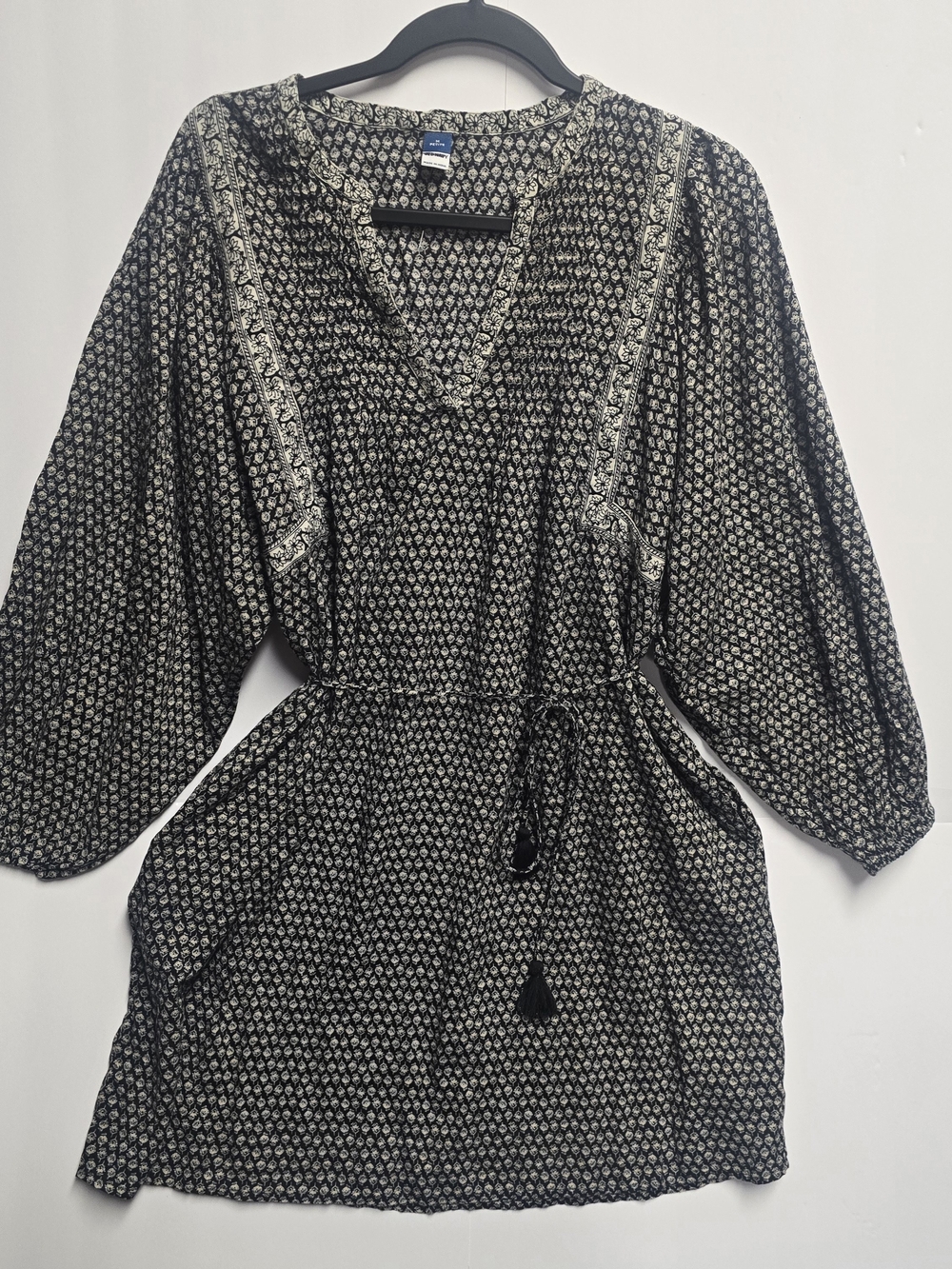 Old Navy Black & Cream Printed V-Neck Tunic with Tassel Tie